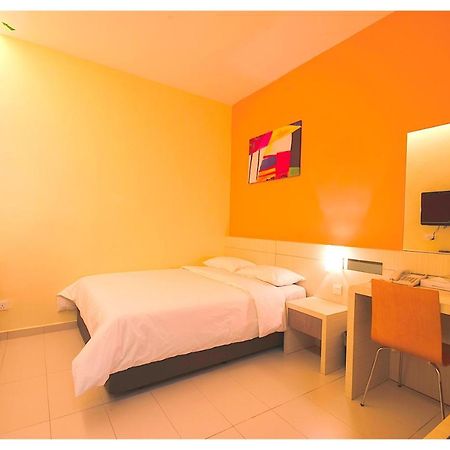 Prime City Express Hotel Kluang Buitenkant foto