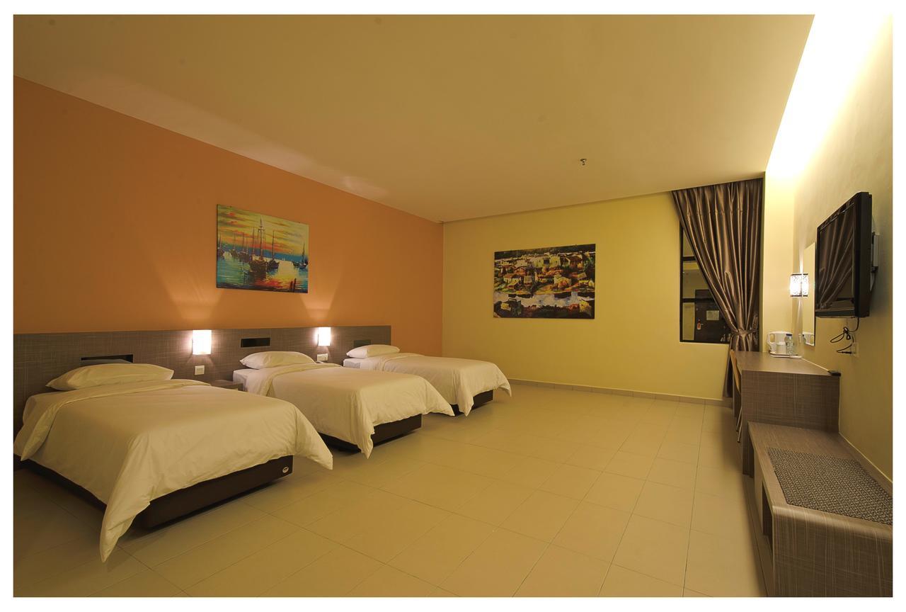 Prime City Express Hotel Kluang Buitenkant foto